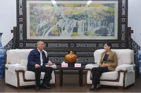 2.四川省委台办主任刘晓晨与德阳市委常委、统战部部长卿伟举行工作座谈33