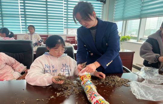 别样重阳  浓浓厚“艾”97