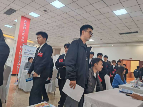 贵阳市市台办组织台资企业参与高校毕业生招聘活动简报266