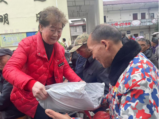 廿四载棉衣传情 两岸心共筑暖阳---宜春台属献爱心活动走进楠木乡敬老院789