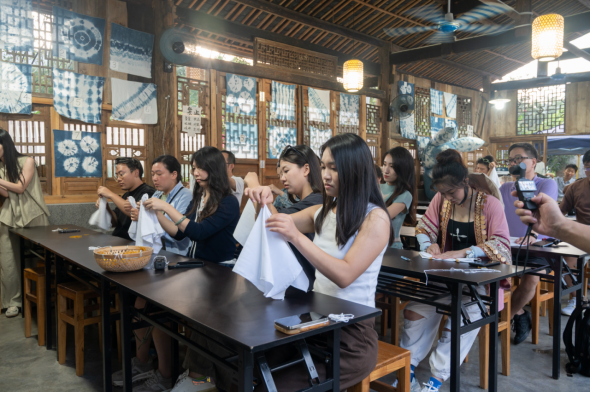 1_贵州举办黔西南“加油文化“寻根之旅3091