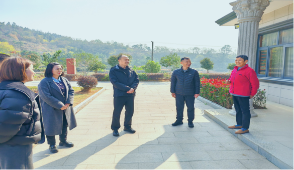 省台办副主任徐竞深入驻点村走访调研乡村振兴工作28 省台办副主任徐竞深入驻点村走访调研乡村振兴工作28