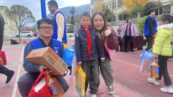 2.爱心汇聚两岸情 寒冬送暖情更浓1036 2.爱心汇聚两岸情 寒冬送暖情更浓1036