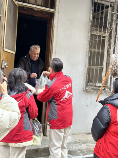 爱心助困·蔬送温暖——水果湖街道社工站联合台企志愿者开展公益行动235