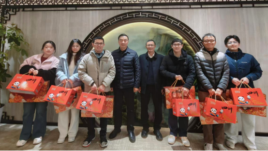 3.四川省委台办副主任刘浩率队开展新春走访慰问台胞台师台生397