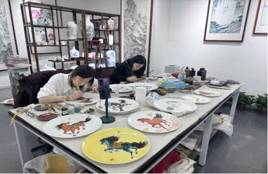 骏马跃然瓷上 瓷香融入年味148