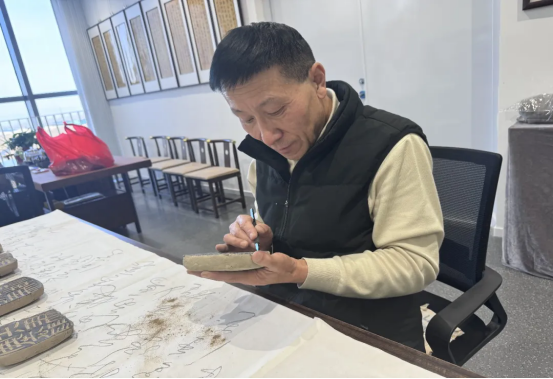 骏马跃然瓷上 瓷香融入年味541