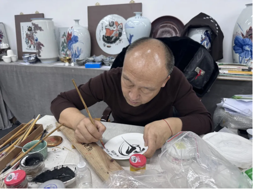 骏马跃然瓷上 瓷香融入年味938