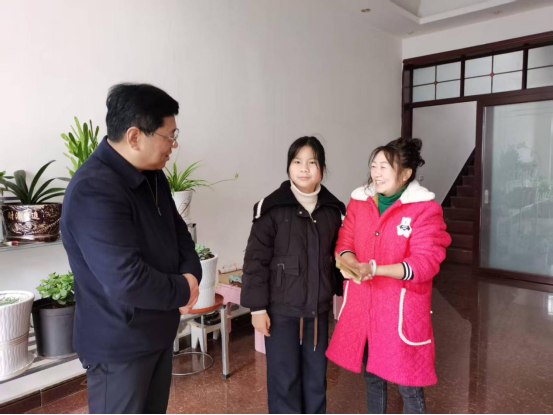 信息=襄阳市委台办主任李曙东赴驻点帮扶村走访慰问166