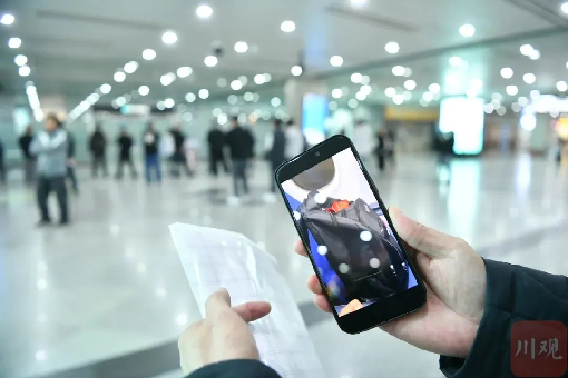 1.泪目！四川姑娘“何仙姑”带台湾老兵过海回家192