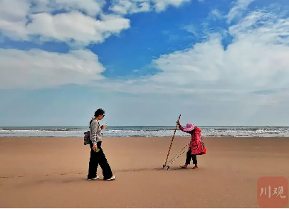 1.泪目！四川姑娘“何仙姑”带台湾老兵过海回家2317