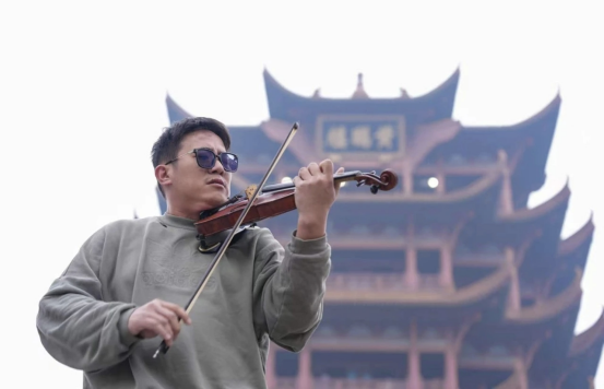 台湾音乐人张咏翔用小提琴为襄阳谱曲940