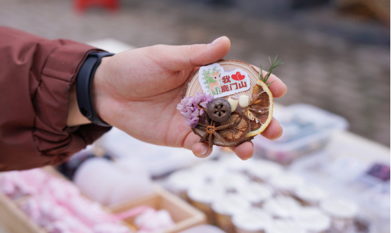 襄阳市台资企业协会成功举办2026年植树活动暨会员生日会645