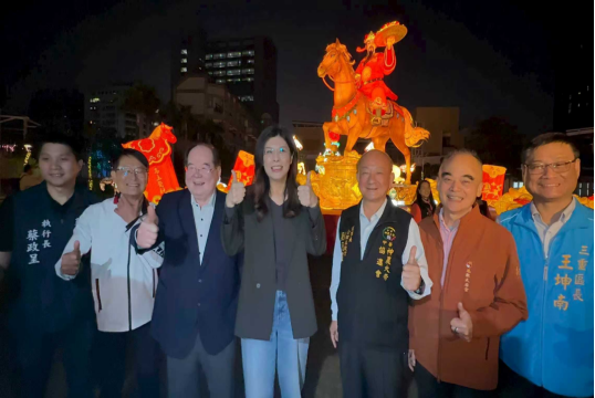 劲马奔腾耀两岸 自贡彩灯点亮宝岛116 劲马奔腾耀两岸 自贡彩灯点亮宝岛116