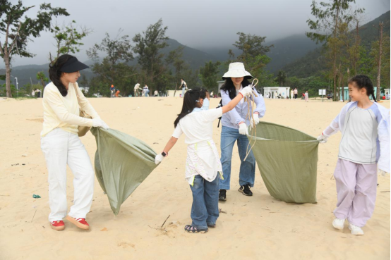 连续十年守护蔚蓝，两岸同胞开展2026年绿美海岸公益净滩活动0413579