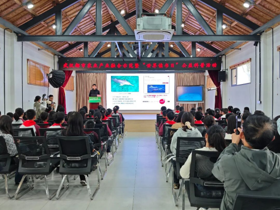 试验田里上科普课 台青共赏农韵悟初心——武汉空港湿地花田开展世界读书日公益活动270