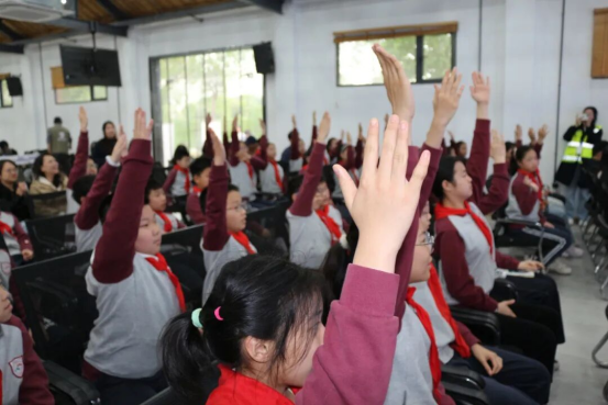 试验田里上科普课 台青共赏农韵悟初心——武汉空港湿地花田开展世界读书日公益活动486