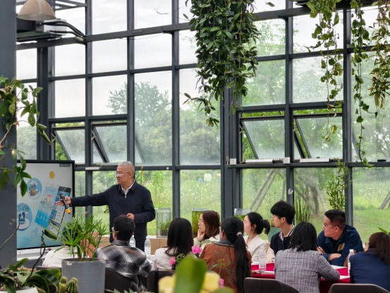 试验田里上科普课 台青共赏农韵悟初心——武汉空港湿地花田开展世界读书日公益活动1825