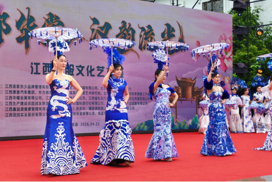 衣承华夏韵 情系两岸心262