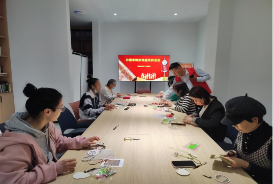 上街区组织台胞台属代表开展非遗宋锦手工风铃制作活动(1)106