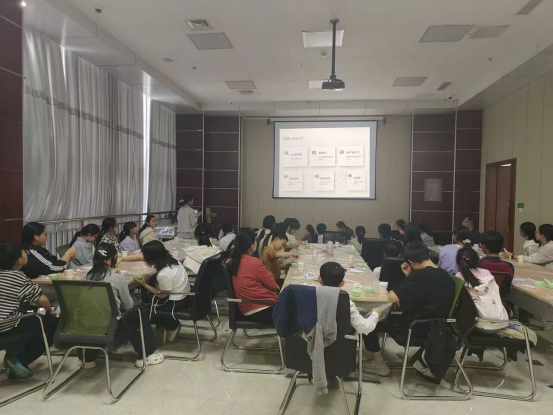 唐河县台办组织台胞台属开展青花瓷杯垫手作活动355