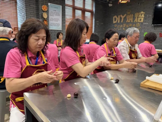 台湾游客走进武汉扬子江糕饼文化园沉浸式体验荆楚匠心197