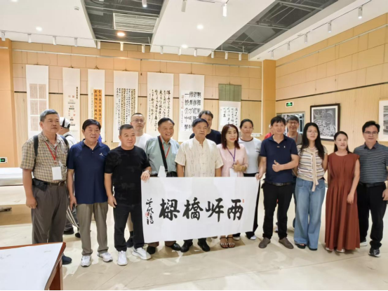 两岸一家亲 丹青绘同心——海峡两岸(宜春)书画交流活动成功举办523 两岸一家亲 丹青绘同心——海峡两岸(宜春)书画交流活动成功举办523